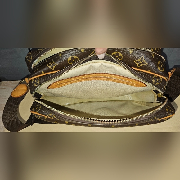 Authentic LOUIS VUITTON Monogram Reporter PM Shoulder Bag - Picture 11 of 16